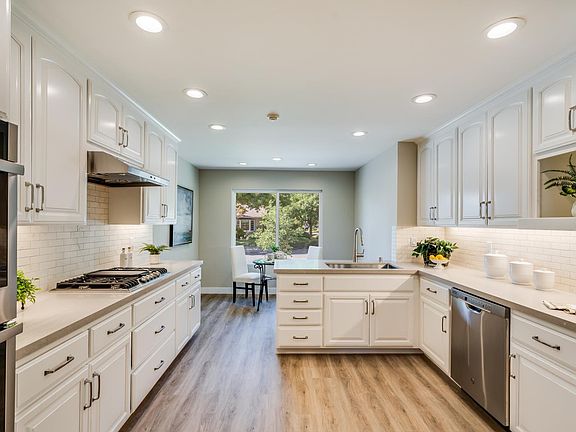 5th image of 950 Meadowood Dr