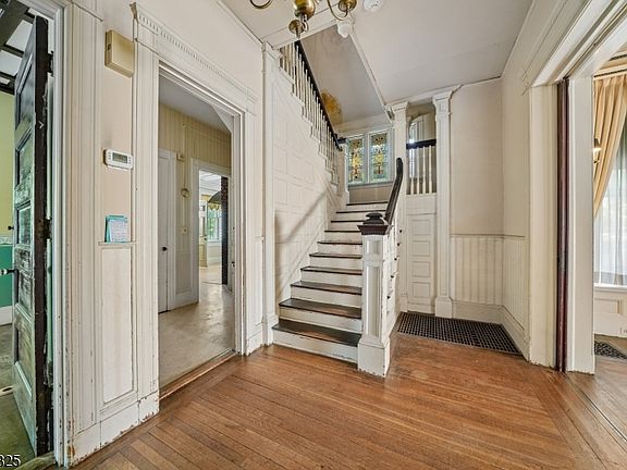 3rd image of 279 Scotland Rd