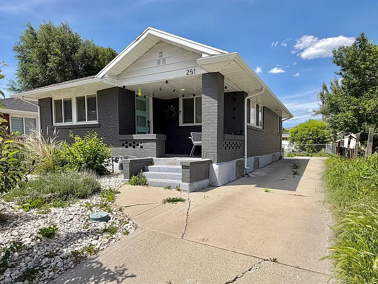 251 E Kelsey Ave — Photo 1