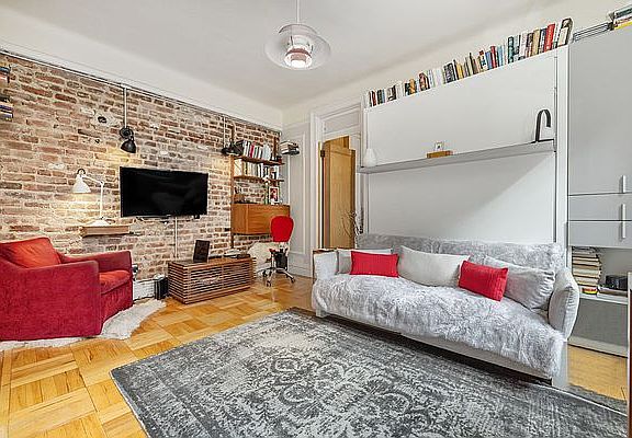 3rd image of 65 Morton St APT 4K