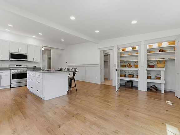 5th image of 3993 Pool Rd