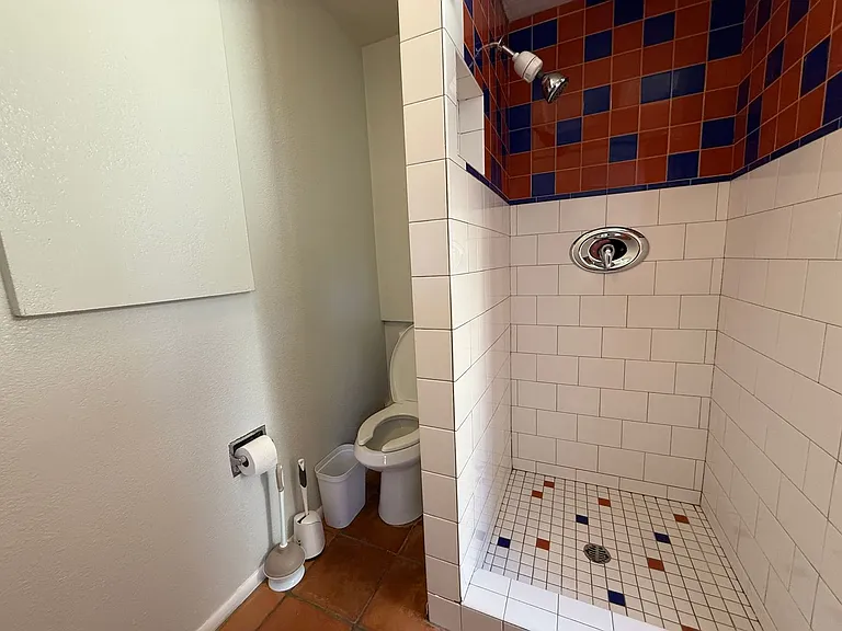 4464 1/2 Figueroa Blvd — Photo 4