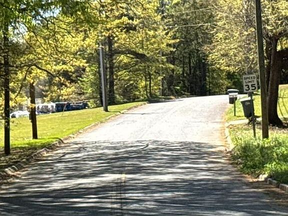 4th image of 127 Lakeside Dr