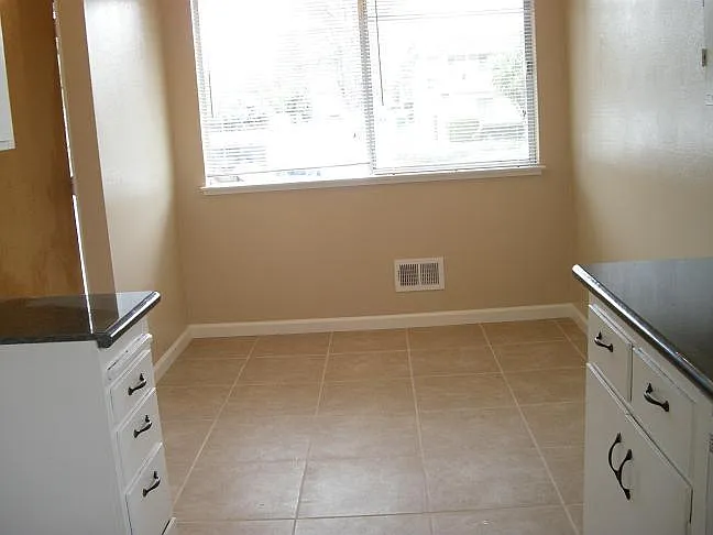 3030 Walgrove Way — Photo 8
