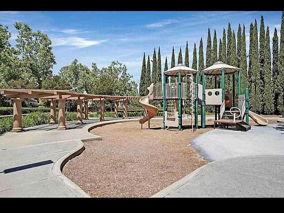 2nd image of 3941 Jasmine Cir