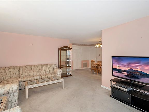 4th image of 9132 Sutton Ct #101