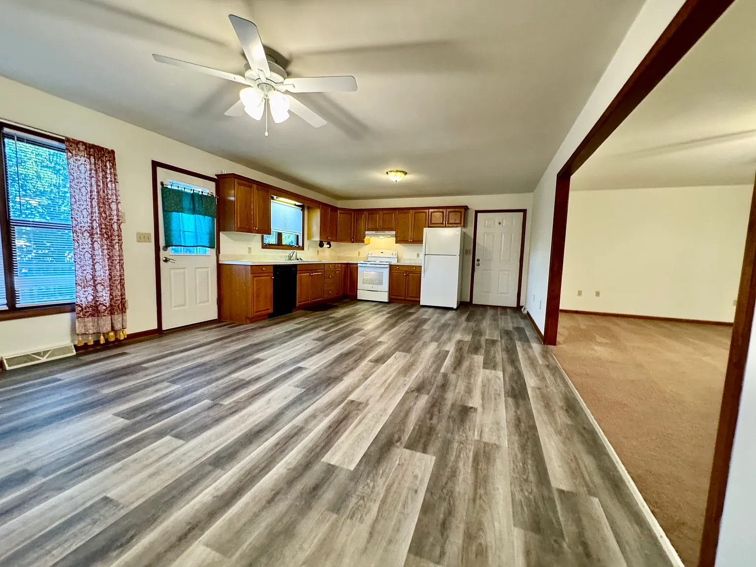 3 bed, 1490 sqft, $1,995 — Photo 2
