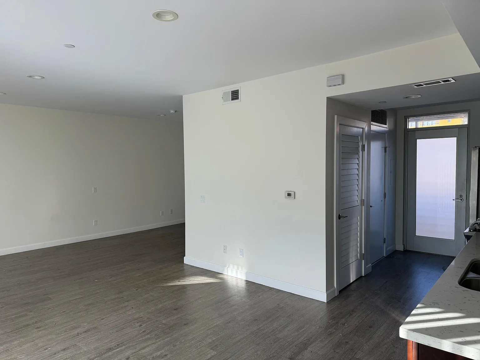Studio, 700 sqft, $2,650 — Photo 3
