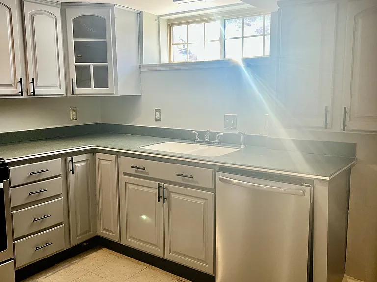 2436 E Fayette St #- — Photo 12