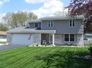 W223N2440 Glenwood Ln, Waukesha, WI 53186