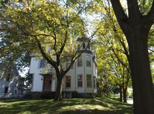 518 W 3rd St, Muscatine, IA 52761