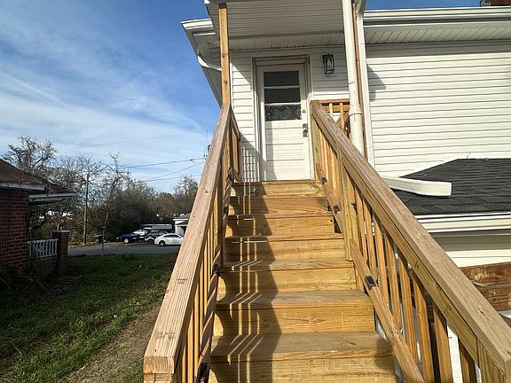 3rd image of 407 Moir St #5