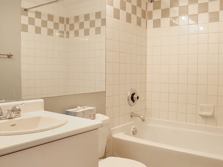 63 Keefer Pl #2009 — Photo 9