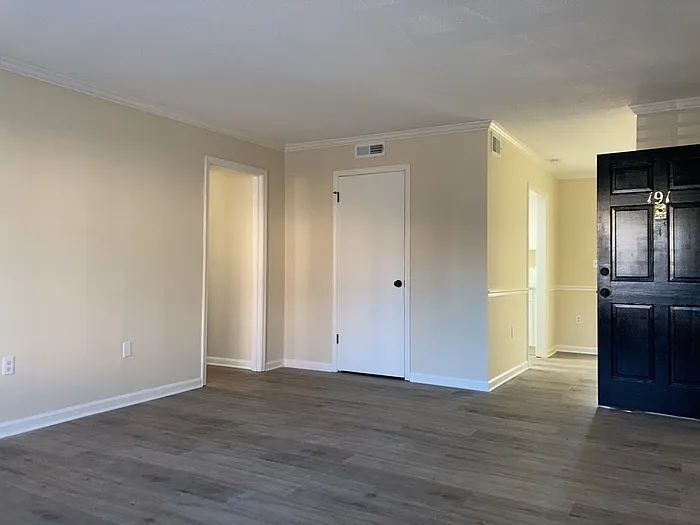 1 bed, 1.0 bath, $1,600 — Photo 3