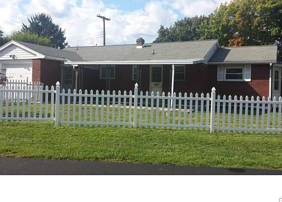 4th image of 2700 Broad St