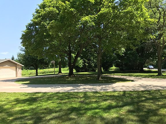 Circular concrete driveway