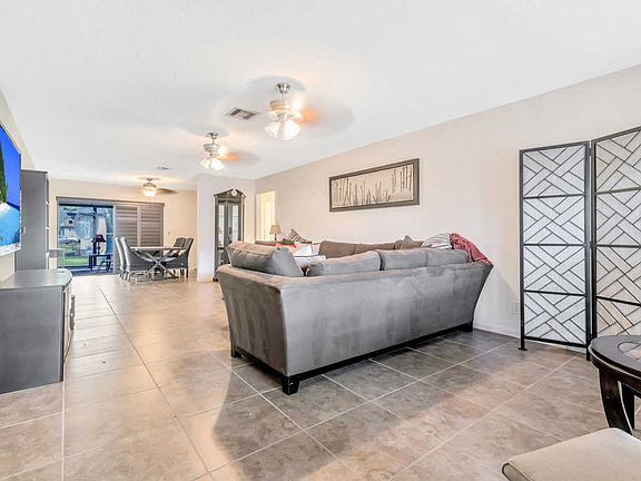 3rd image of 4761 Greentree Cres APT B