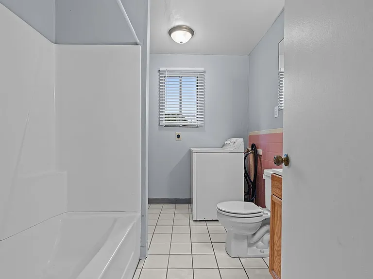 2936 N Hanley Rd — Photo 20