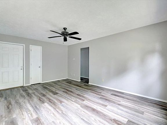 5th image of 5903 S Wallace Ct