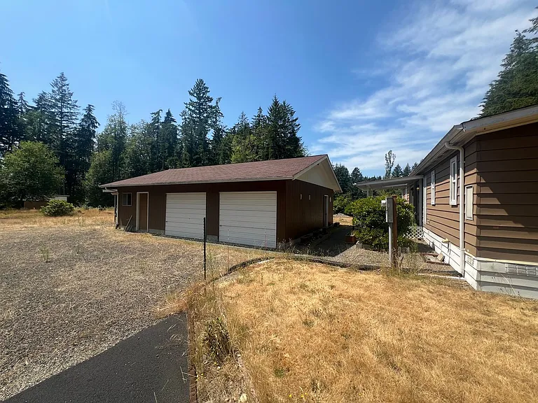 1052 SE Deep Lake Rd — Photo 3