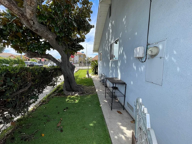 1730 Rose Ave — Photo 6