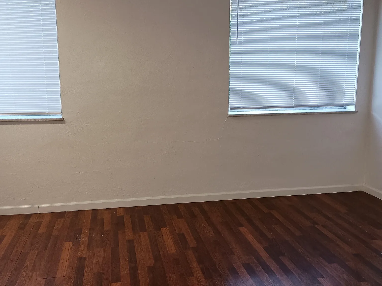2 bed, 1000 sqft, $1,300 — Photo 3