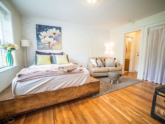 5th image of 4201 Locust St #303