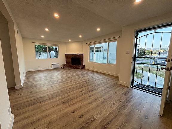 3rd image of 511 Ridgeway Ln APT 1