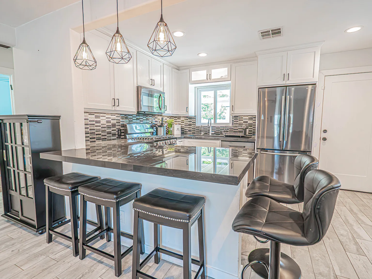 2 bed, 833 sqft, $3,200 — Photo 4