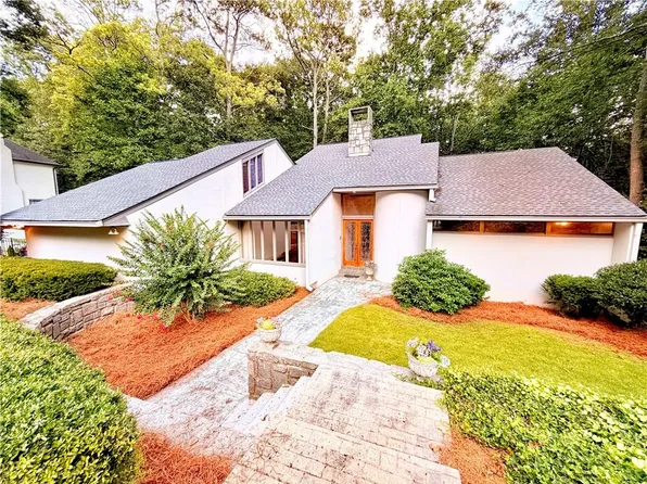 320 Fauna Ct, Sandy Springs, GA 30350