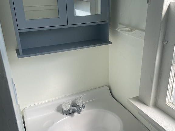 3rd image of 223 Linden Ave