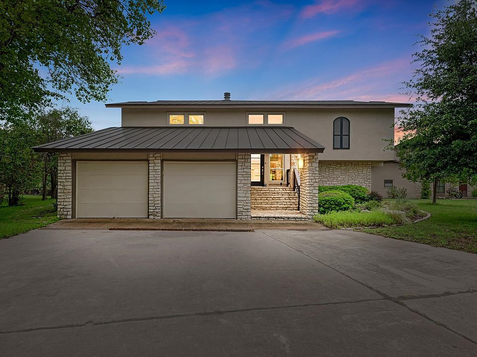 1st image of 320 Lucy Ln