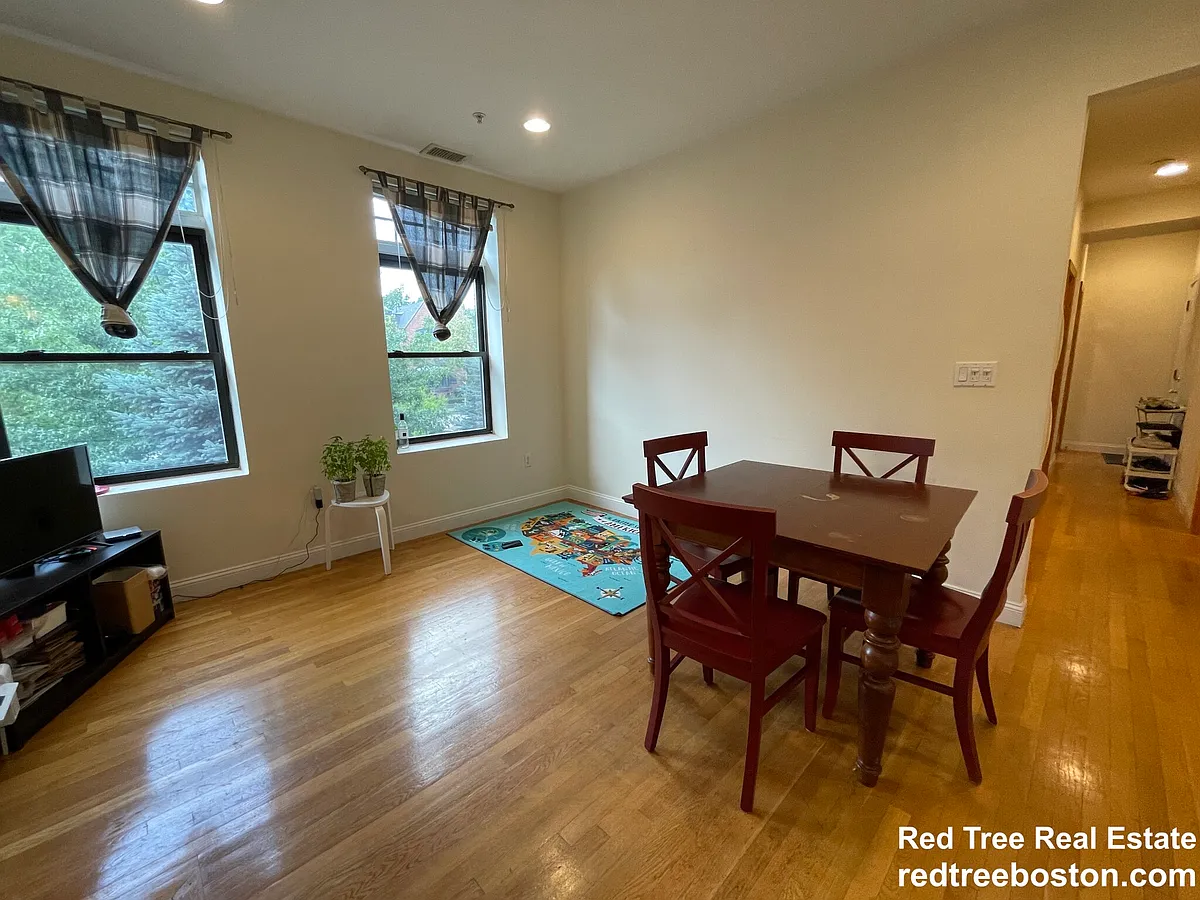 Building Photo - 1801 Beacon St #5
