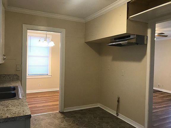 3rd image of 2334 Julia St