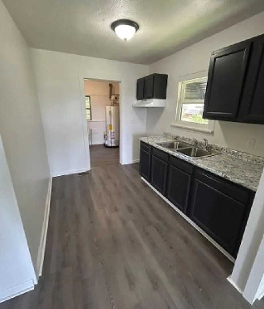 For Lease — Photo 3