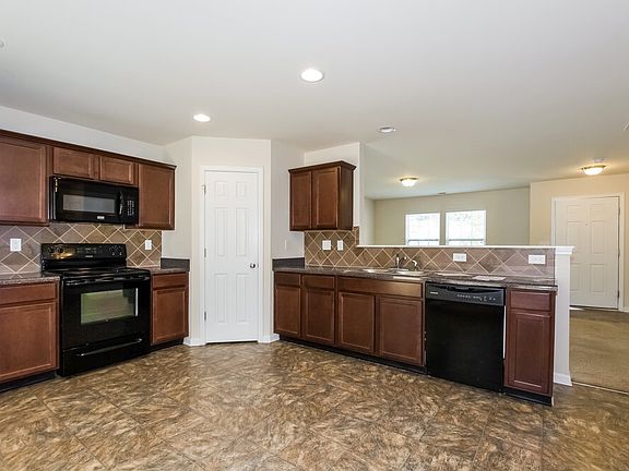 5th image of 5605 Twin Brook Dr