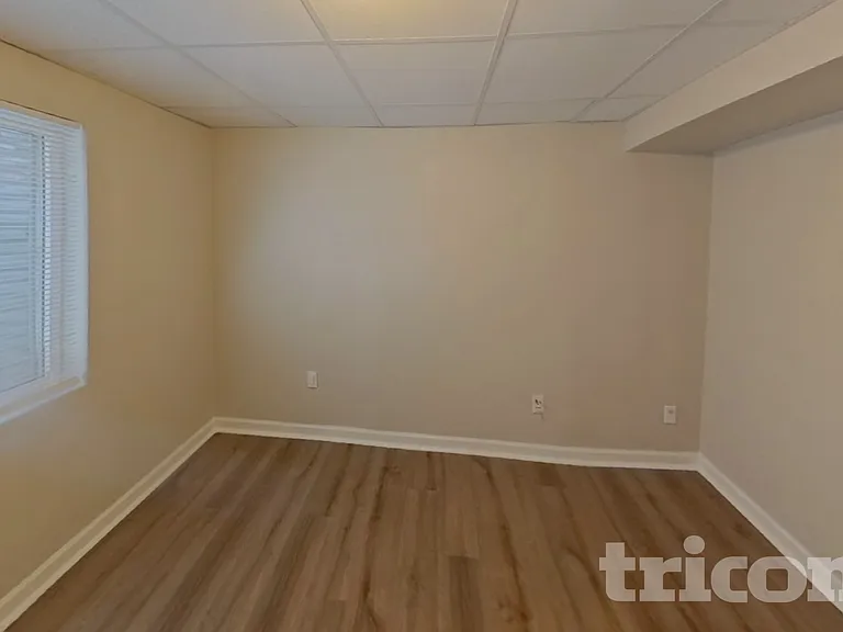 4470 Hollyridge Dr — Photo 14