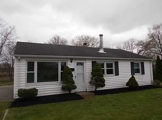 30 Robin Dr, Bristol, RI 02809