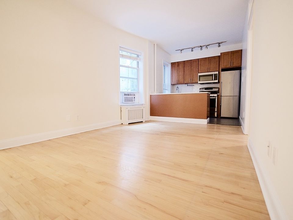 1st image of 78 Bank St APT 3