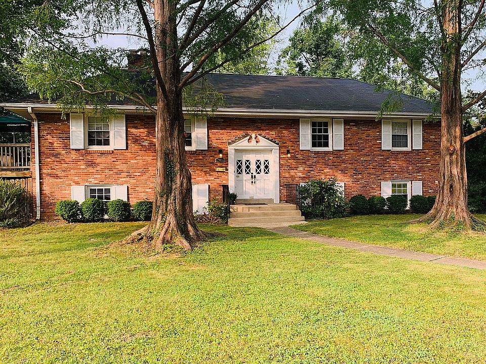 2nd image of 901 Waynewood Blvd
