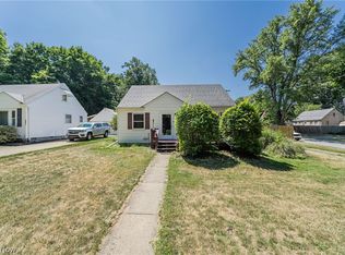 18411 Golf View Dr, Cleveland, OH
