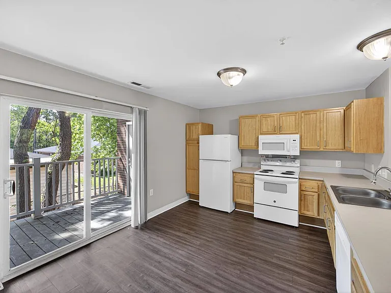 Pinecrest Greene — Photo 18