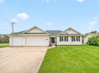 330 S Dewey St, Somonauk, IL 60552