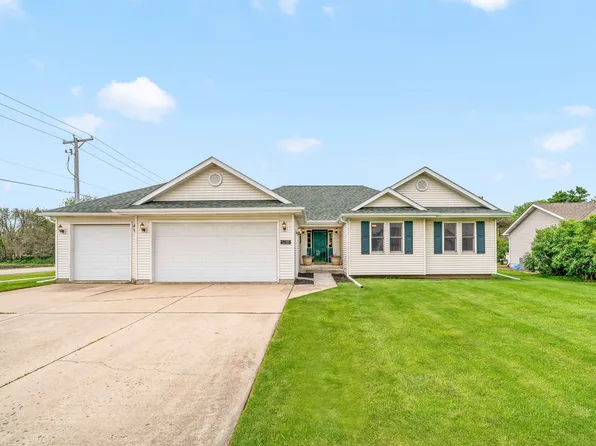 330 S Dewey St, Somonauk, IL 60552