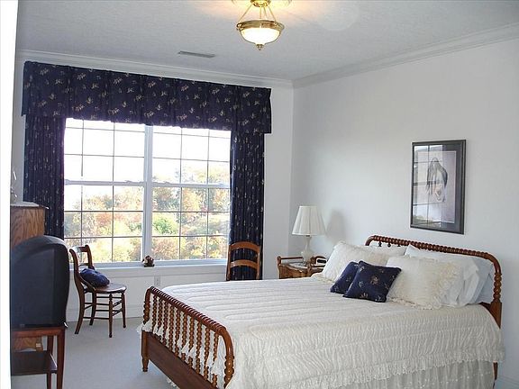 5th image of 1095 Brentwood Way