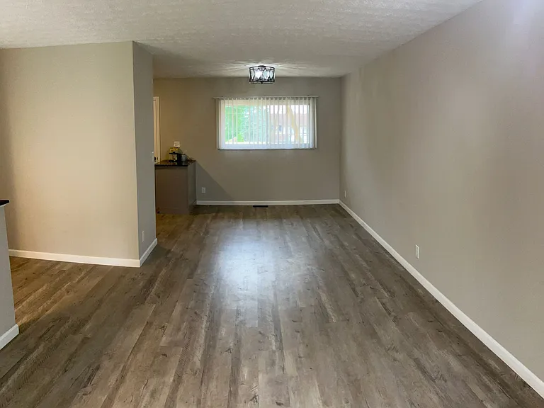 233 Lincolnshire Rd — Photo 5