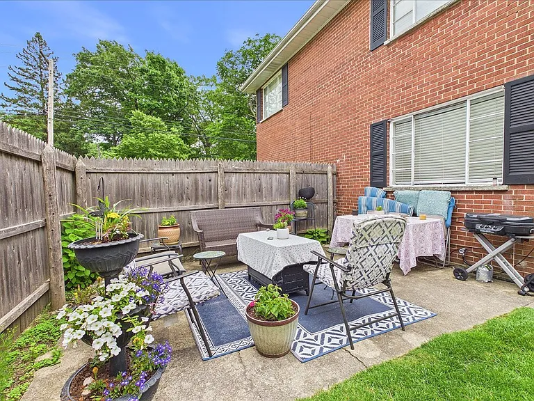 40 S Maywood Rd #40 — Photo 16
