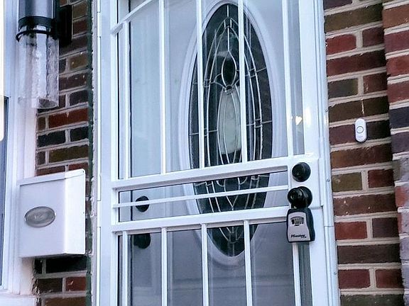 2nd image of 6252 N Bouvier St