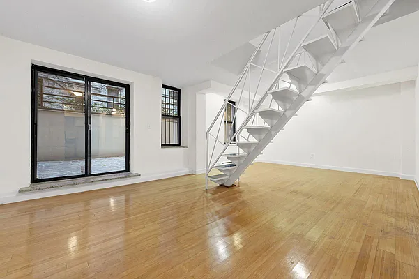 Rented by Grand Group Realty | media 27