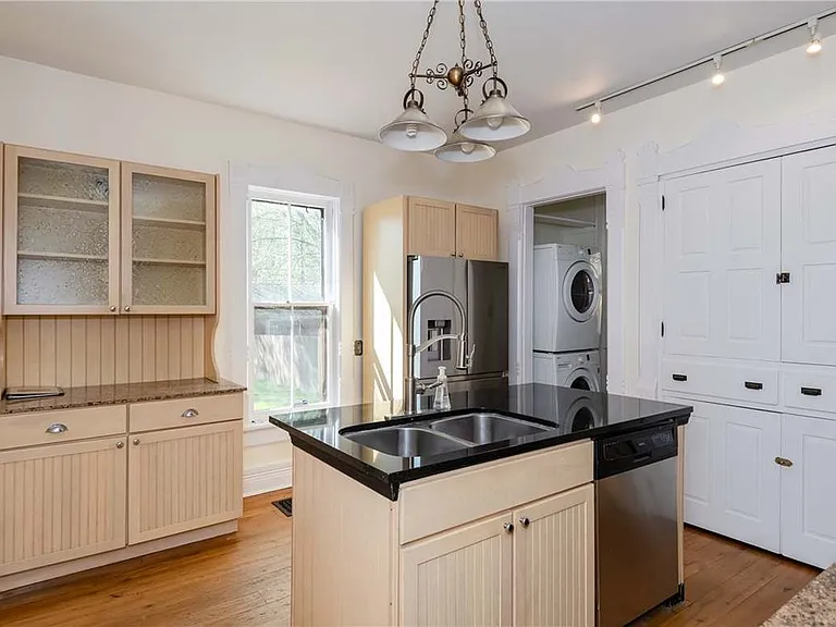 320 Park Dr — Photo 12
